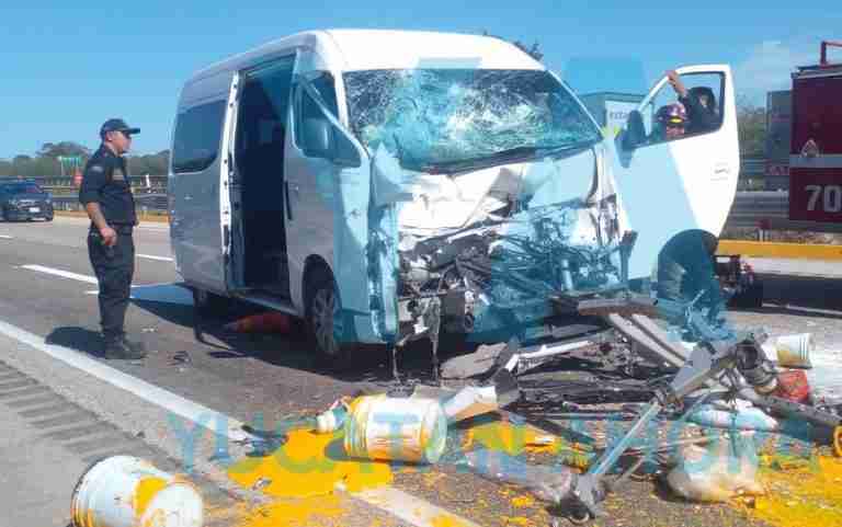 CAMIONETA CHOCA CON MAQUINARIA DOS PERSONAS PRENSADAS Yucatan Ahora