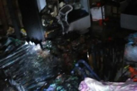 Incendio quema 120 ventiladores de una comerciante