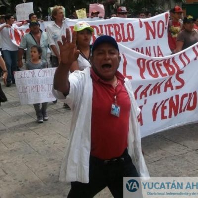 “Nuestros derechos, más importantes que tus cerdos”, le gritan a Rolando Zapata