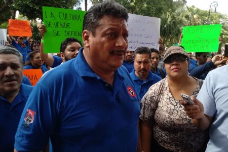 Protestas en 32 estados contra concierto de Manzanero en Chichén Itzá