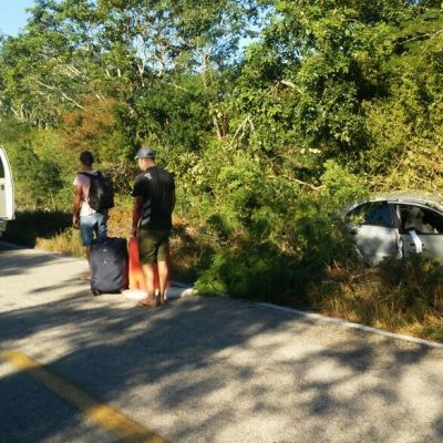 Accidente carretero arruina viaje a Celestún de unos italianos