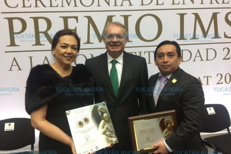 Entregan reconocimiento nacional al IMSS Yucatán por competitividad