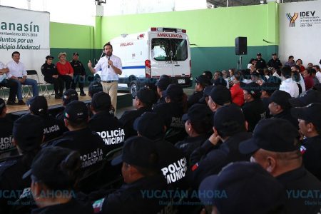 Pablo Gamboa gestiona ambulancia para Kanasín