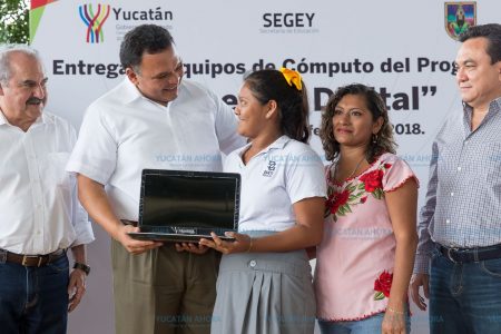 Con una laptop se puede motivar a un joven yucateco a concluir su formación académica
