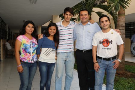 Trabajar por los jóvenes es formar ciudadanía responsable: Renán Barrera
