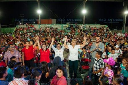 Carmen Ordaz celebra a las madres en Progreso
