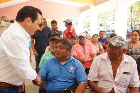 Huacho Díaz se compromete con pescadores y sus familias
