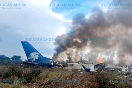 Aeroméxico asegura que no hay víctimas fatales en desplome de avión en Durango