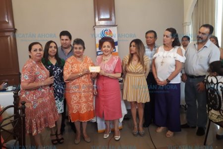 Rotarios entregan donativo al asilo de ancianos Betania