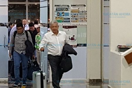 López Obrador llega a Campeche, donde se casará su hijo mayor