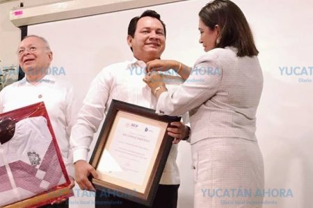Huacho Díaz ya trabaja rumbo a las mesas de paz en Yucatán
