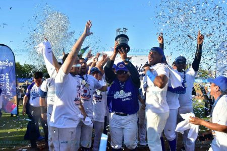 Senadores de la Morelos se corona campeón de la Liga Meridana de Béisbol