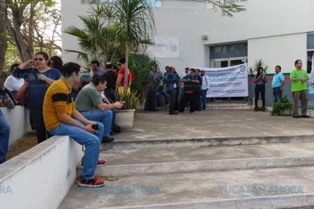 Sindicalizados toman instalaciones de Semarnat en Yucatán