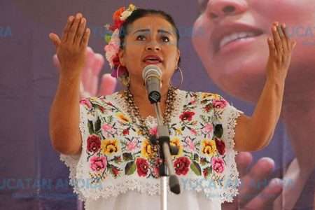 De Kanasín a Querétaro prestando voz a los grandes de la poesía