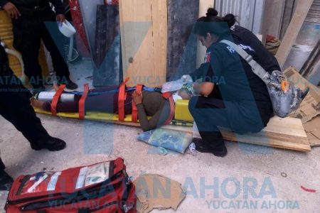 Jovencita de 13 años cae de un tercer piso en Kanasín