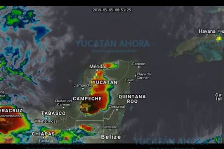 Atrasada, pero llega la lluvia de la Santa Cruz en Mérida