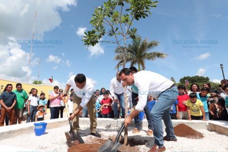 Encabeza el gobernador Mauricio Vila la reforestación de Yucatán