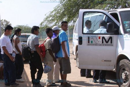 Detienen a inmigrantes hondureños en el aeropuerto de Mérida
