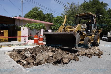 El Ayuntamiento repara socavón en el centro-sur de Mérida