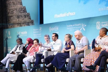 Mauricio Vila comparte panel con líderes mundiales de la paz