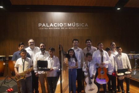 Palacio de la Música recibe instrumentos para sus jóvenes alumnos