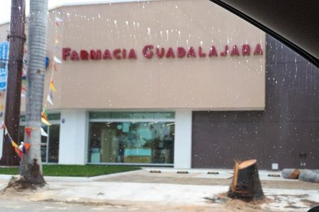 Denuncian ecocidio en la sucursal Pinos de Farmacias Guadalajara