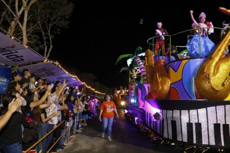 47 mil personas disfrutan del primer día del carnaval más seguro de México