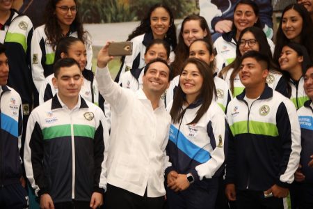 Reconoce dedicación y esfuerzo de deportistas yucatecos