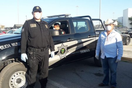 Entregan seis nuevas camioneta equipadas a municipios yucatecos