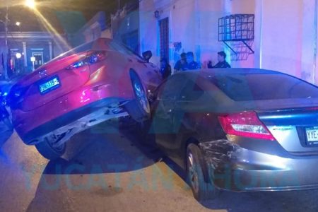 Alcoholizada provoca aparatoso accidente en el Centro de Mérida