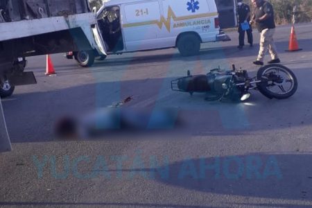 Fatal maniobra: motociclista invade carril de un camión en el oriente de Yucatán