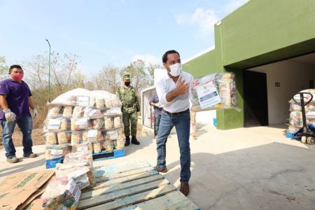 Recibirán ayuda alimentaria 450 mil hogares de Yucatán: Vila supervisa el arranque