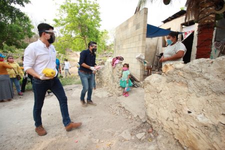 Yucatecos del interior del estado reciben despensas de Yucatán Solidario