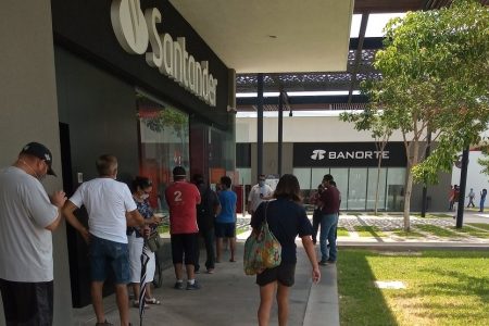 Otra aglomeración en Ciudad Caucel: ahora en un banco de Gran Santa Fe