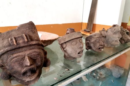 Pobladores de Yucatán entregan al INAH 212 piezas arqueológicas