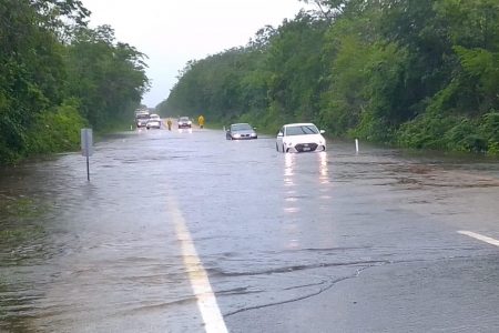 Daños en la autopista Mérida-Cancún: SCT trabaja para restablecer el paso