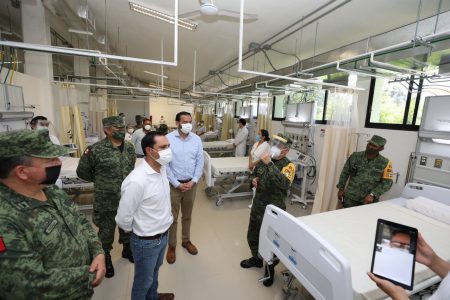 Mauricio Vila supervisa área de Terapia Intensiva de Covid-19 en la X Región Militar