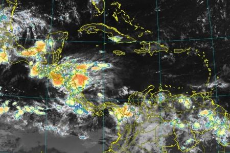 Nuevo tren de ondas tropicales traerá tormentas a la península de Yucatán