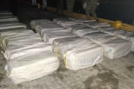 Aseguran tres mil kilos de cocaína en el sur de Quintana Roo