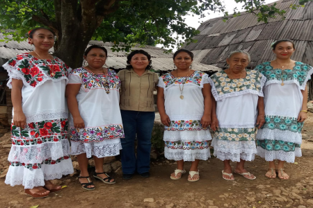 Rescatan saberes ancestrales y farmacias vivientes para empoderar a mujeres mayas