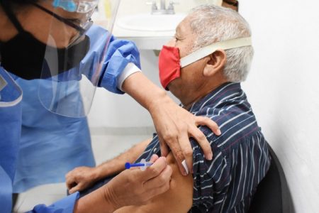Ya aplican en hospitales públicos de Yucatán la vacuna contra la influenza