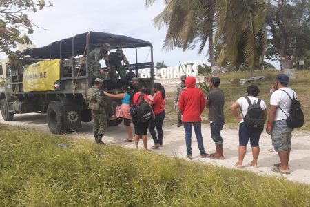 Ejército participa en la evacuación de personas con motivo del huracán Delta