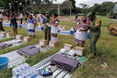 El Ejército Mexicano continúa entregando apoyos a familias yucatecas