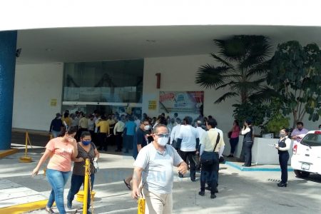 Evacuan tienda Coppel de Plaza Dorada; se activan alarmas contra incendio