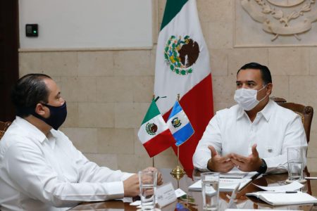 Renán Barrera recibe la visita del embajador de Guatemala, Mario Adolfo Búcaro