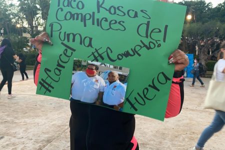 Dedican marcha feminista a ex jefe policiaco acusado de violencia doméstica