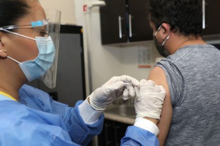Vacunas que se prueban en Yucatán, listas para marzo de 2021