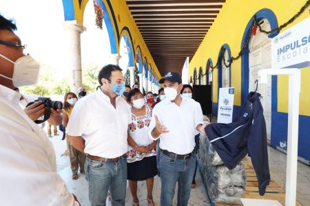 Comienza la distribución de 211 mil chamarras de  ‘Impulso Escolar’ en Yucatán