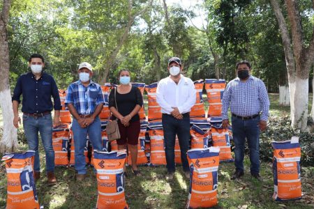 El gobernador Mauricio Vila apoya a productores del Cono Sur de Yucatán