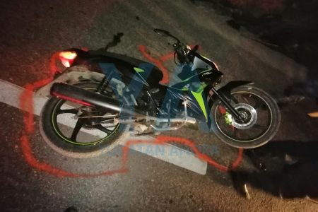 Camión atropella una moto en la carretera a Umán: una joven fallecida